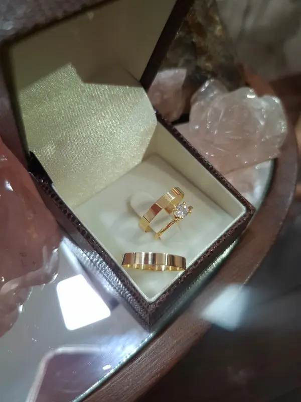 Par de alianças modelo 01 em ouro 18K dentro do estojo