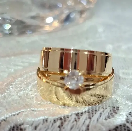 Modelo 10 de alianças em ouro 18K do catálogo da Central das Alianças